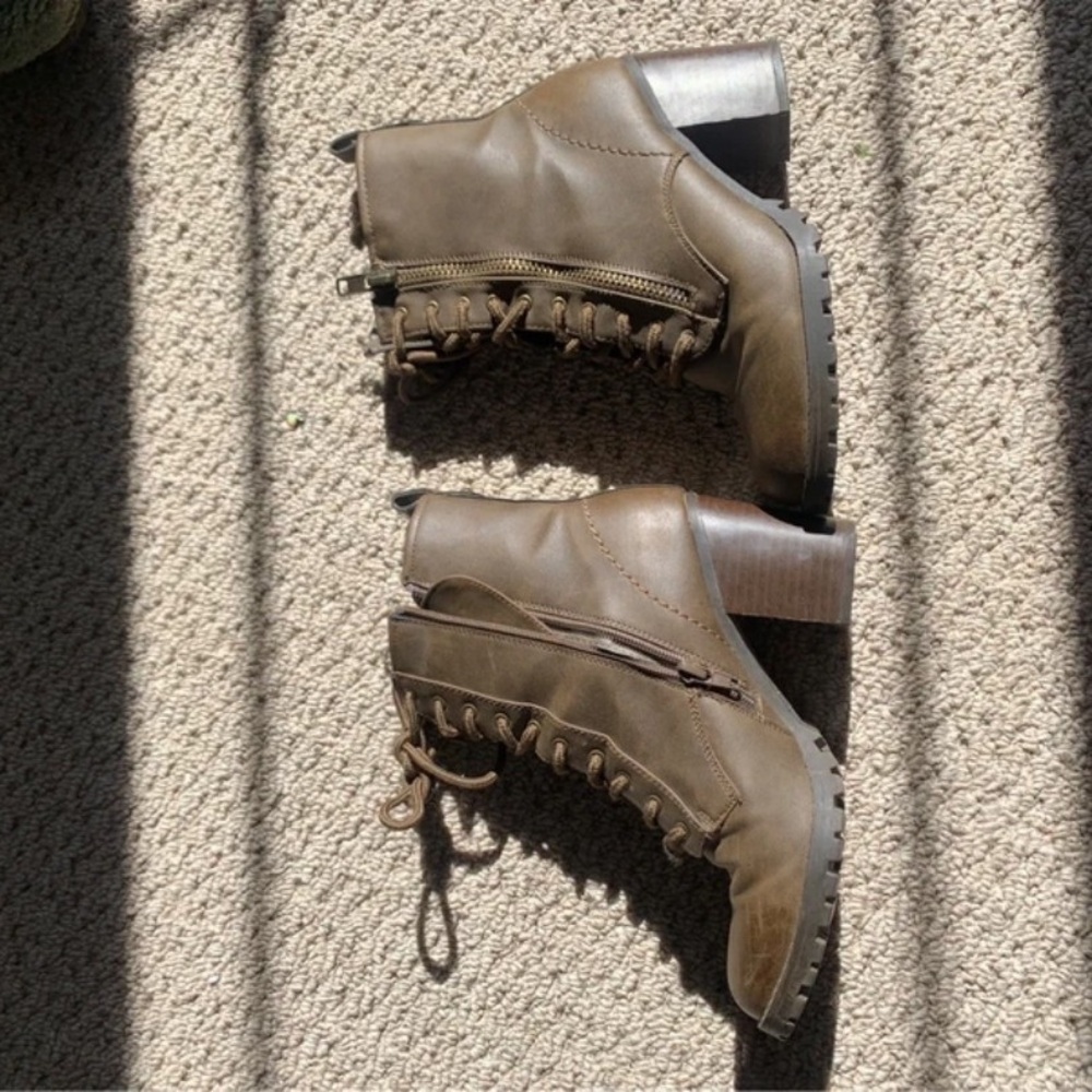 Chic Brown Lace-Up Heeled Boots